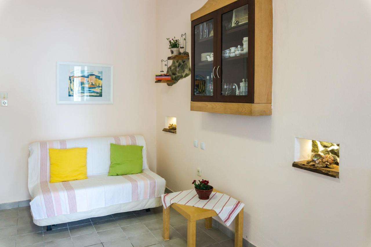 נאוי אפיבטיי Irene Seafront Apartment מראה חיצוני תמונה